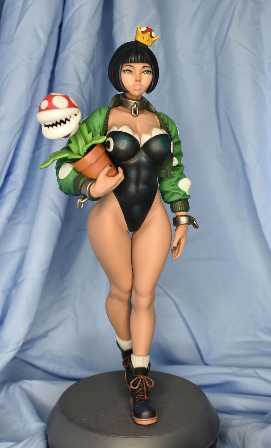 Chompette 1/4 Profile Right Chompette 1/4 Profile Right